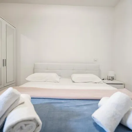 Two Bedroom Dunatov With Private Parking Ζαντάρ