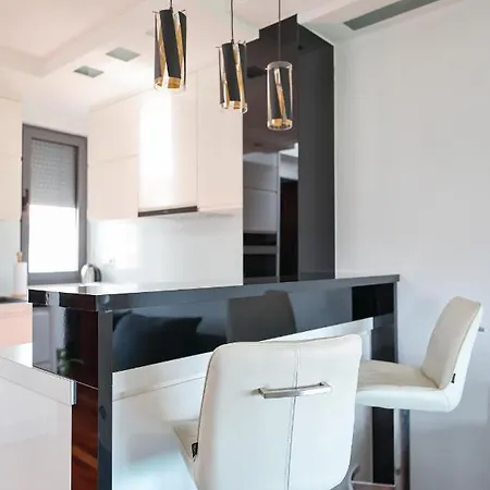 Apartmán Two Bedroom Dunatov With Private Parking *