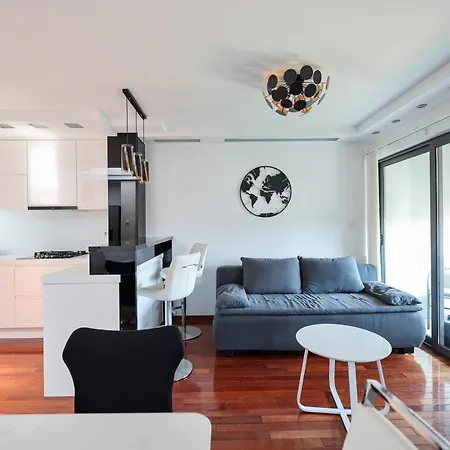 Two Bedroom Dunatov With Private Parking *