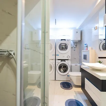 Two Bedroom Dunatov With Private Parking *